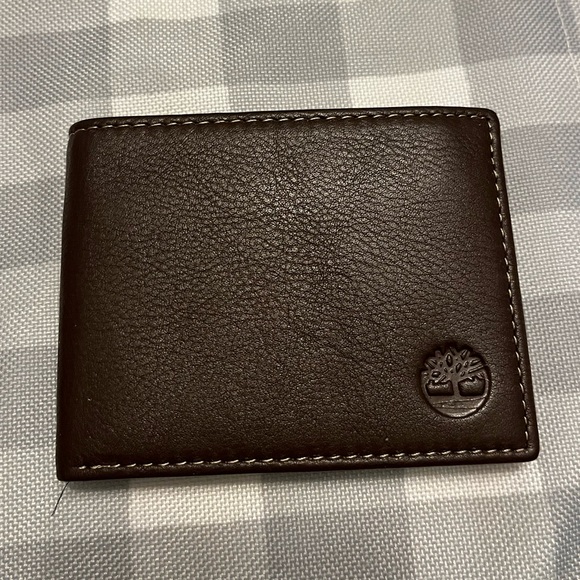 Timberland Other - Timberland Men’s Brown Genuine Leather Bifold Passcase Wallet NWOT